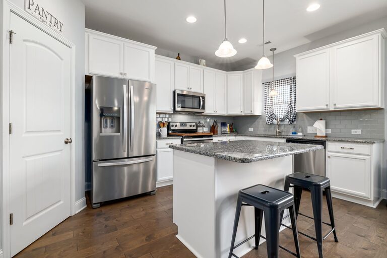 How to Keep a Tidy Fridge and Pantry: Simple Tips for Everyday Organization